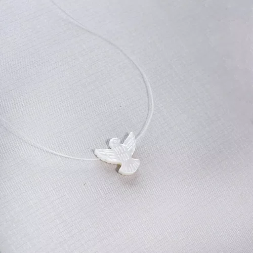 Colar de Fio Nylon Com Divino Espírito Santo Madre Pérola