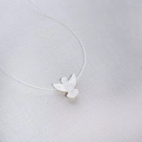 Colar de Fio Nylon Com Divino Espírito Santo Madre Pérola