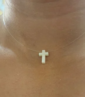 Colar de Fio Nylon Cruz Madre Pérola
